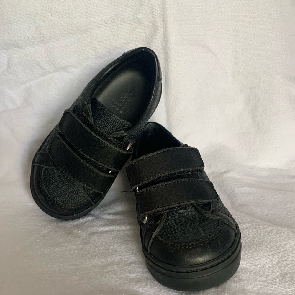 Kids Gucci supreme Velcro shoes, Navy Blue Size 21 was only worn twice.
